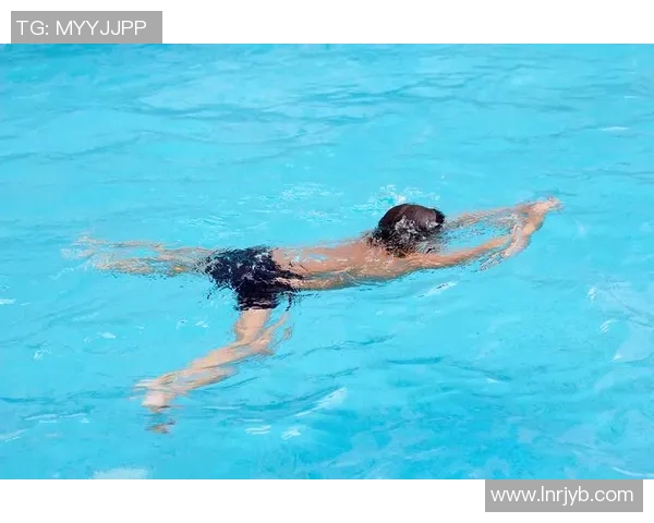 游泳技巧全解析：探索四种常见泳姿的正确训练方法与实用技巧