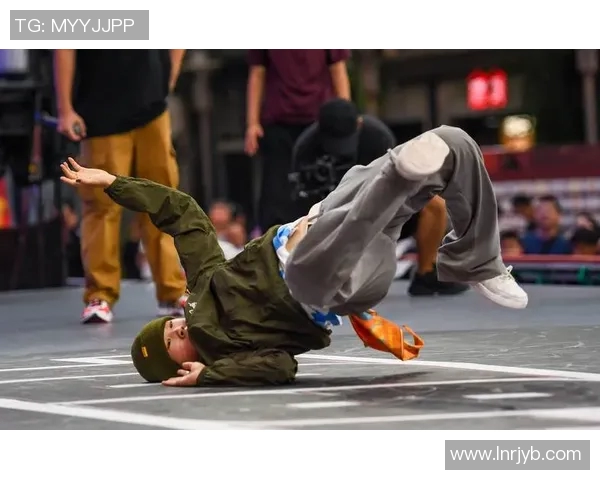 南京街舞队在攀岩联赛中的精彩表现与成长故事揭秘 南京街舞队在攀岩联赛中的精彩表现与成长故事揭秘